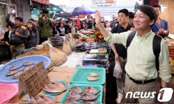 안철수 후보, 대전 중앙시장에서 뚜벅이 유세
