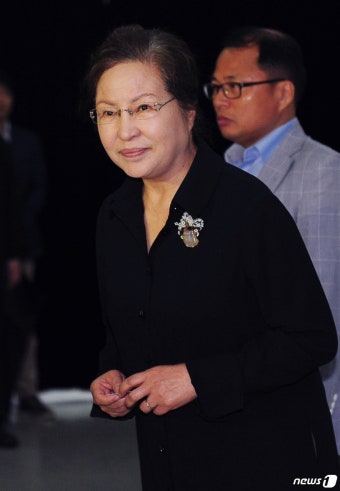 권양숙 여사 '투표해요'