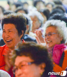 [화보]웃으면 복이 와요…강원 고성서 열린 코미디 쇼