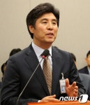 청와대 나온 현대원 수석 서강대 교수 복귀 추진 논란