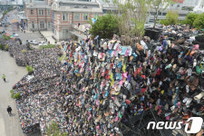 신발 3만 켤레로 만든 나무