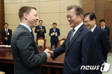 정의용, 美대표측에 사드 국회비준 기본입장 설명했다