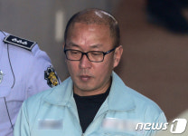 고개숙인 차은택