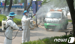 수원월드컵경기장 방역하는 팔달구보건소