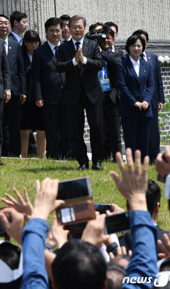 광주시민과 마주친 문재인 대통령
