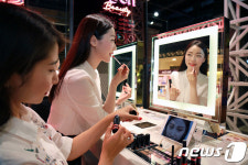 AK플라자에서 셀프 메이크업하세요
