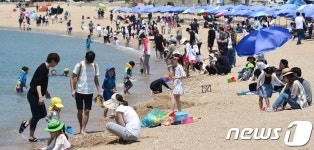을왕리 해변 찾은 나들이객들