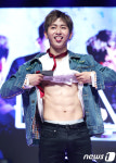 맵식스 제이빈, 성난 복근 깜짝 공개~