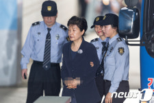 53일만에 모습 드러낸 박근혜 전 대통령