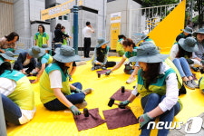부산 금빛초 통학로 올해 첫 ‘옐로카펫’ 1호 설치