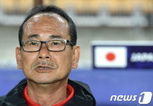 기미가요 부르는 아츠시 우치야마