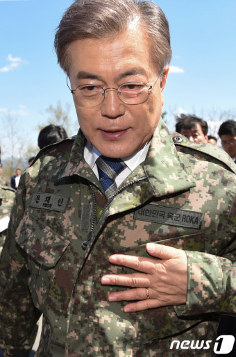 현역 軍 배제한 文 인선…문민통제로 강한 국방개혁 의지
