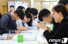 [르포] 제주 사상 최대 신화월드 공개채용 열기 후끈