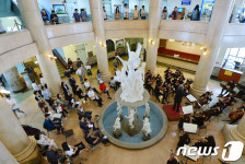 대학도서관 작은 음악회 나는 지금, 오월 속에 있다