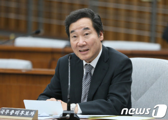 청문회서 답변하는 이낙연 총리 후보자