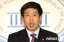 청와대 민정비서관에 백원우 전 의원