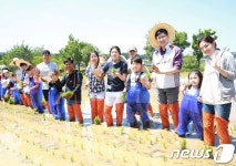 아시아나항공, 강원도 홍천서 일손돕기 봉사활동