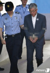 김종덕 전 장관 무거운 발걸음