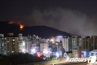 도심으로 퍼지는 수락산 화재 매연