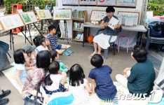 숲속에서 듣는 동화구연 재밌어요