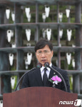 안희정 “숭고한 희생으로 지켜온 번영 지킬 것”