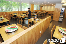 닭 요리 전문점...긴 한숨만