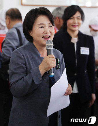 김정숙 여사, 국가유공자 유족·배우자 靑 초청해 오찬