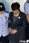 박근혜 전 대통령 흐트러진 올림머리
