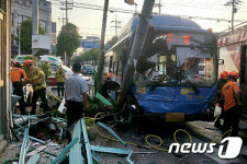 춘천서 시내버스-승용차 충돌···7명 경상