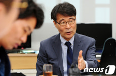 장하성 이번 추경은 한우도강탕 아닌 한우진국탕 