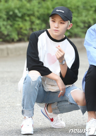 세븐틴 우지, '카리스마 하트~'