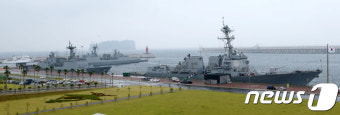 제주 입항한 미 이지스구축함 듀이함