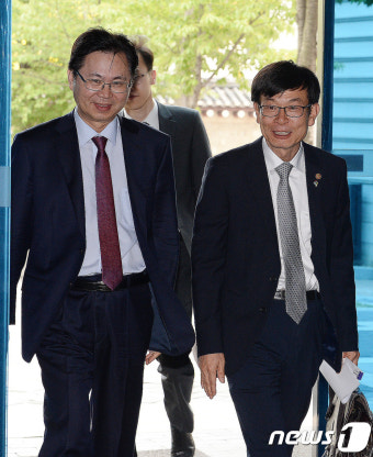 국정기획자문위 들어서는 김상조-이한주