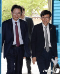 국정기획자문위 들어서는 김상조-이한주