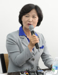 수원산업단지 방문해 간담회 갖는 추미애
