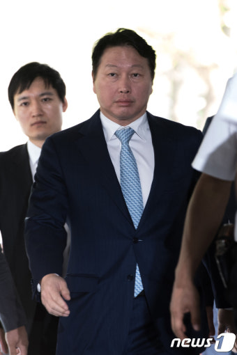 법정 향하는 최태원 회장