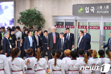 김포공항 도착한 북한 태권도 시범단