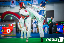 태권도 매트 위 한판승부