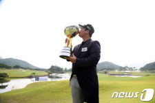 황중곤 우승 트로피의 맛