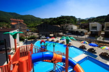 계곡 품은 럭셔리 무주수영장 펜션에서 여행의 낭만을 더하다