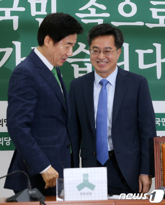 추경 협조요청 위해 야3당 찾은 경제부총리