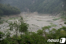 역대 최저 수위 보이고 있는 오봉저수지의 상류