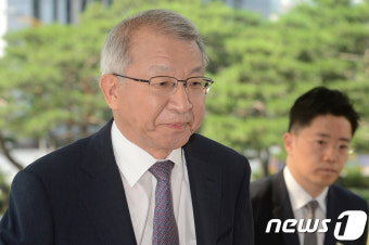 굳은 표정의 양승태 대법원장