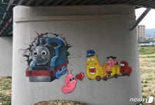 [단신]경주 북천철교, 77년 만에 만화 캐릭터로 단장