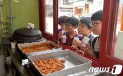 급식중단...학교 앞 분식점 찾아 점심주세요