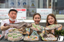값싸고 맛좋은 민어회 드세요