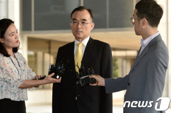 文 정부 초대 검찰총장에 지명된 문무일 부산고검장