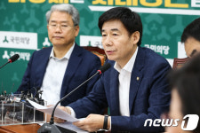 발언하는 이용호 국민의당 정책위의장