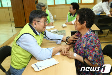 오래포럼-강원랜드복지재단, 정선 신동서 의료봉사