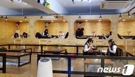폭염에 질린 대프리카 사람들… 만화카페 북적